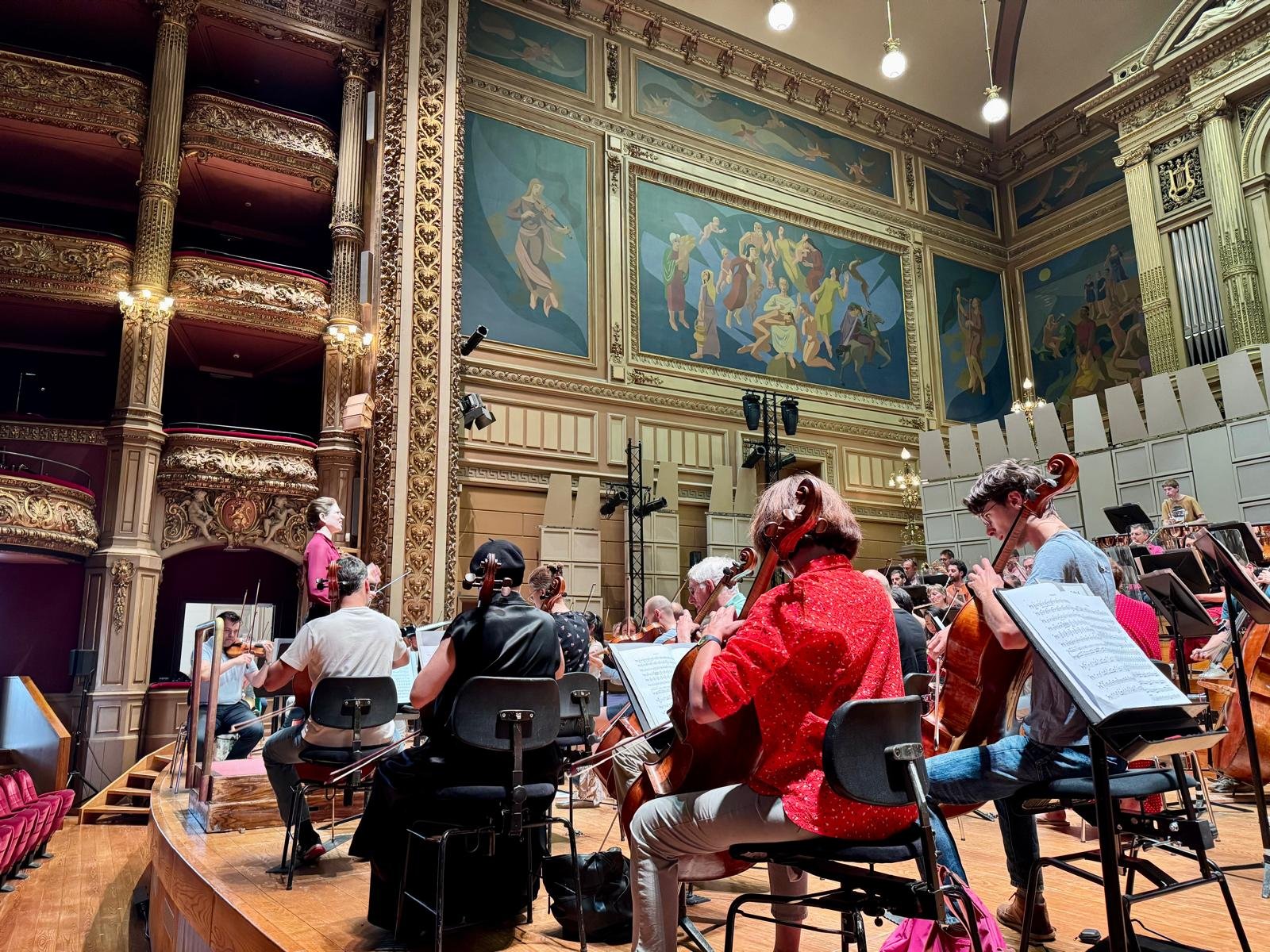 Bertille Monsellier – Cheffe d'orchestre & cheffe de chant